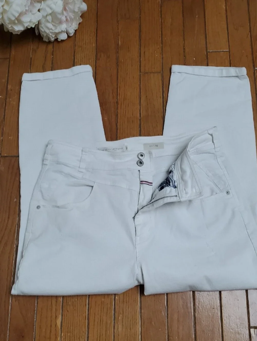Anthro Pilcro and the Letterpress   White Jeans with Navy Printed Pocket Lining